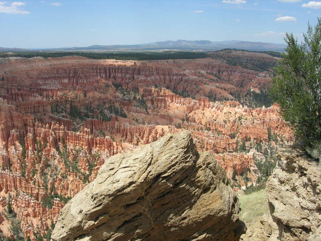 Scaled image 0810_amphitheater_from_bryce_point.jpg 