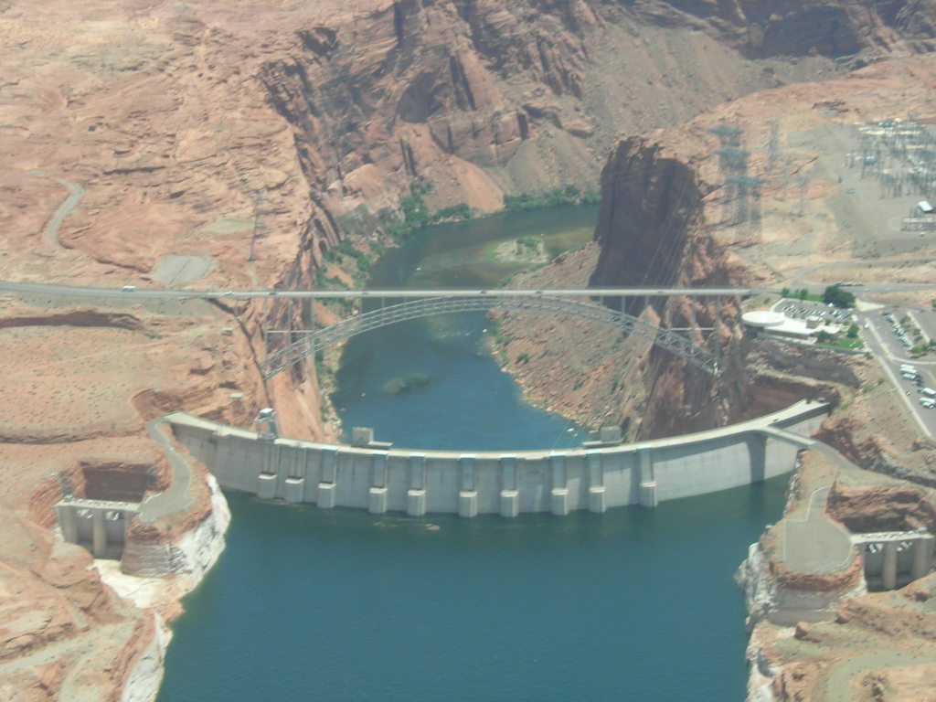 Scaled image 1011_glen_canyon_dam.jpg 